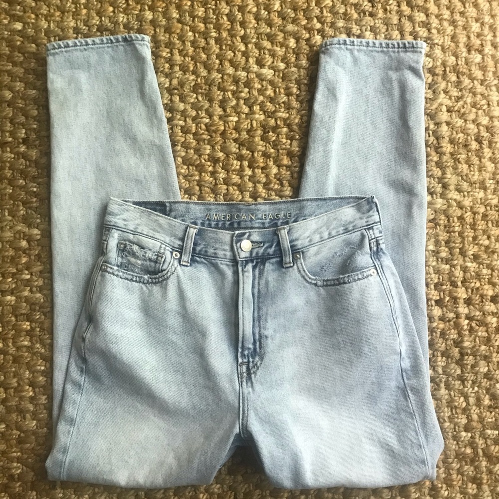 AEO All Cotton MOM JEANS Lightly Distressed Size 4 - Picture 8 of 15